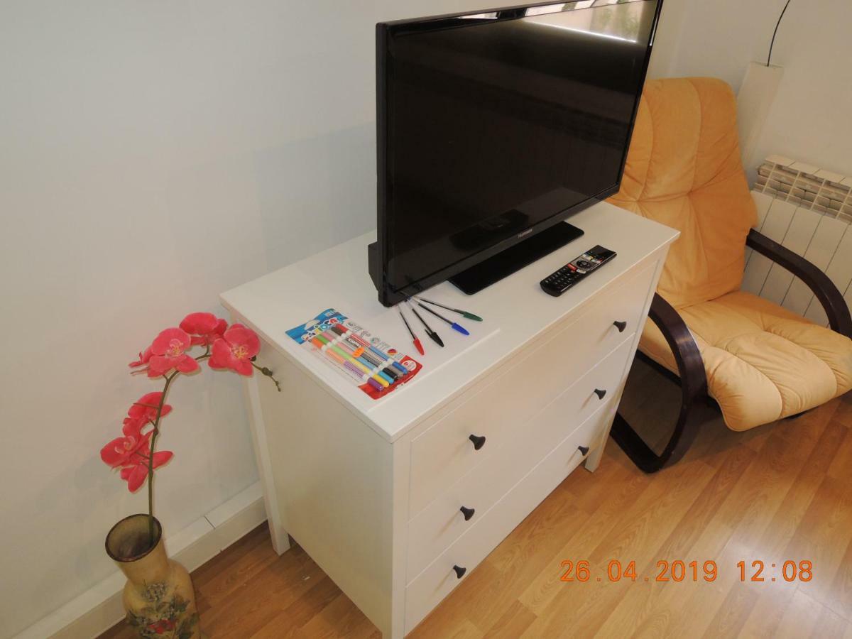Apartament Jasmine Apartment Besalú Екстериор снимка